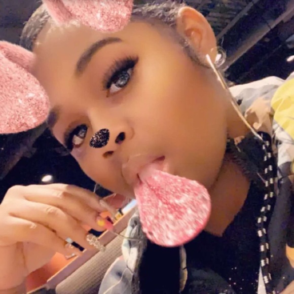 Meet your Posher, Monique - Picture 1 of 1